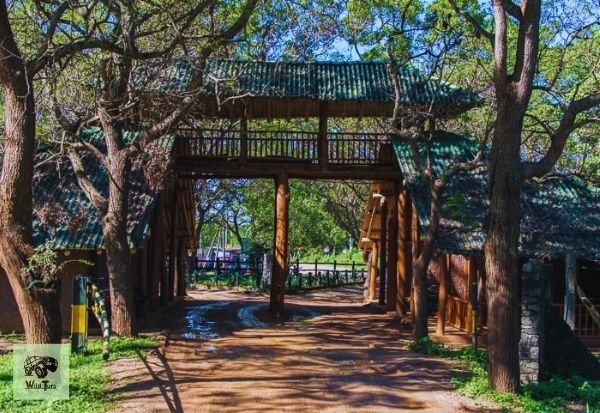 Entrance Gate of Udawalawe National Park on a rainy day Entrance Gate of Udawalawe National Park on a rainy day